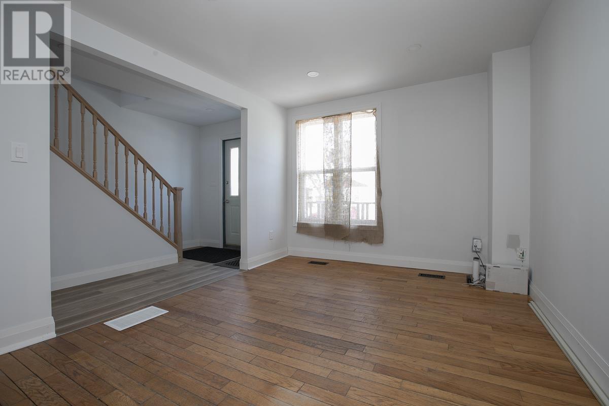 651 Queen St W, Sault Ste. Marie, Ontario  P6A 1B1 - Photo 4 - SM260650