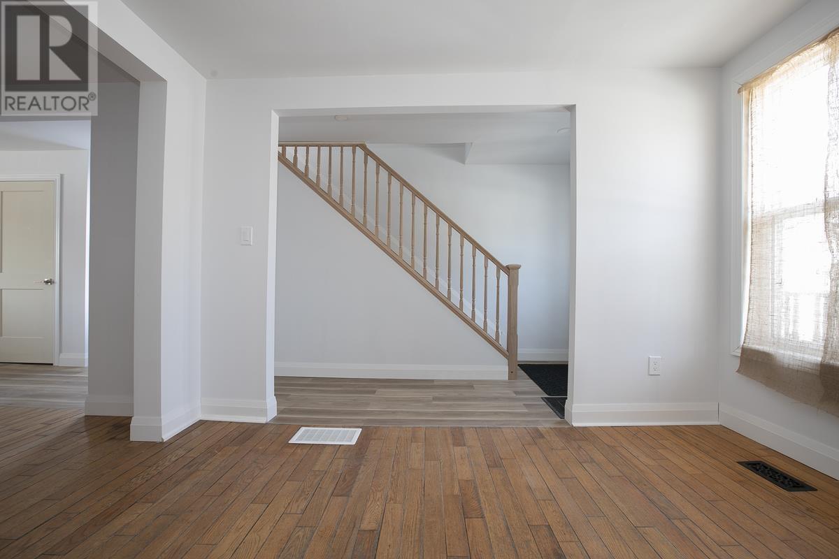 651 Queen St W, Sault Ste. Marie, Ontario  P6A 1B1 - Photo 6 - SM260650