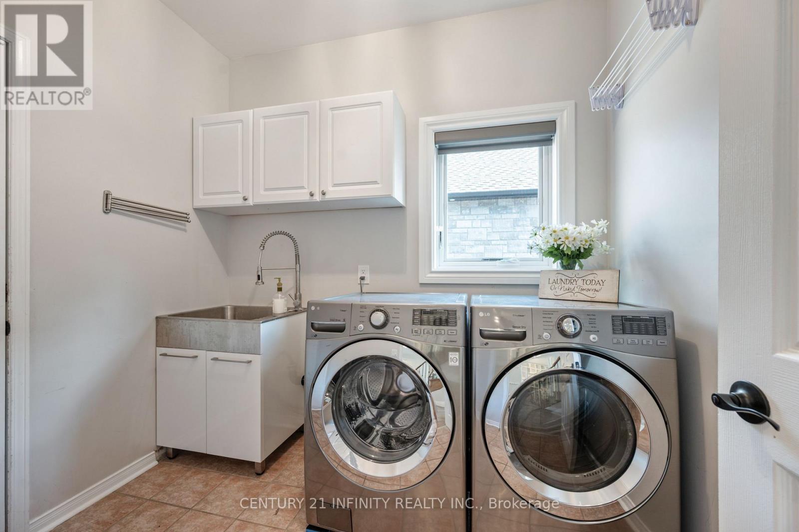 973 Mountview Court, Oshawa (Pinecrest), Ontario  L1K 2M1 - Photo 19 - E13009016