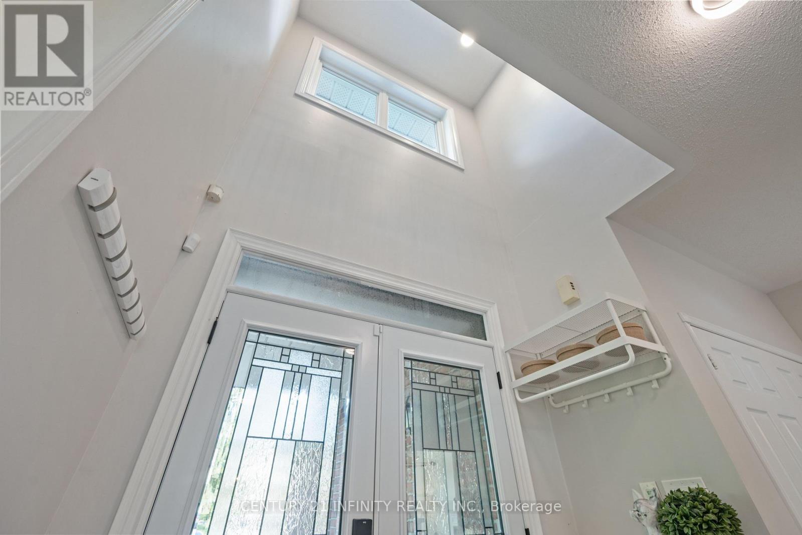 973 Mountview Court, Oshawa (Pinecrest), Ontario  L1K 2M1 - Photo 4 - E13009016