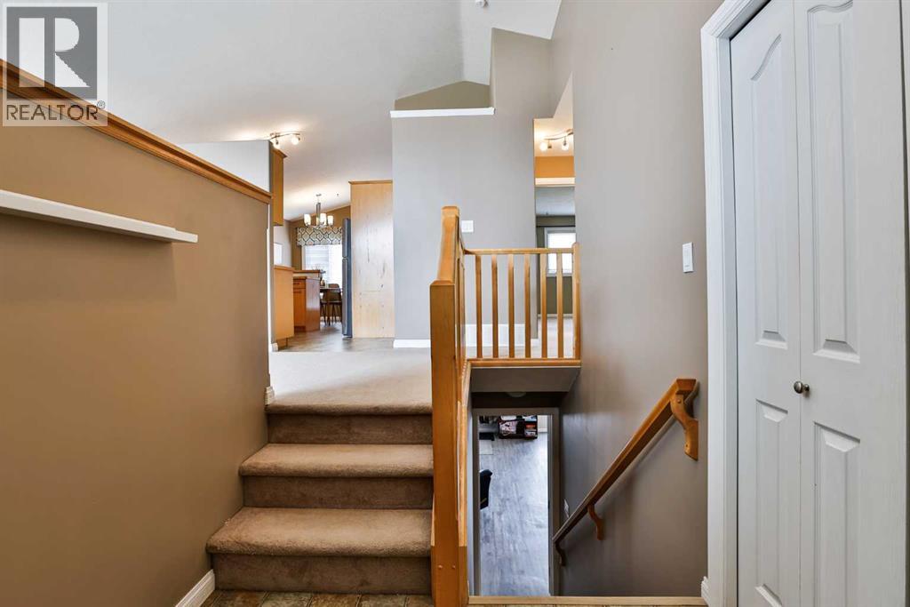 15 Cowichan Court W, Lethbridge, Alberta  T1K 7M9 - Photo 3 - A2302573