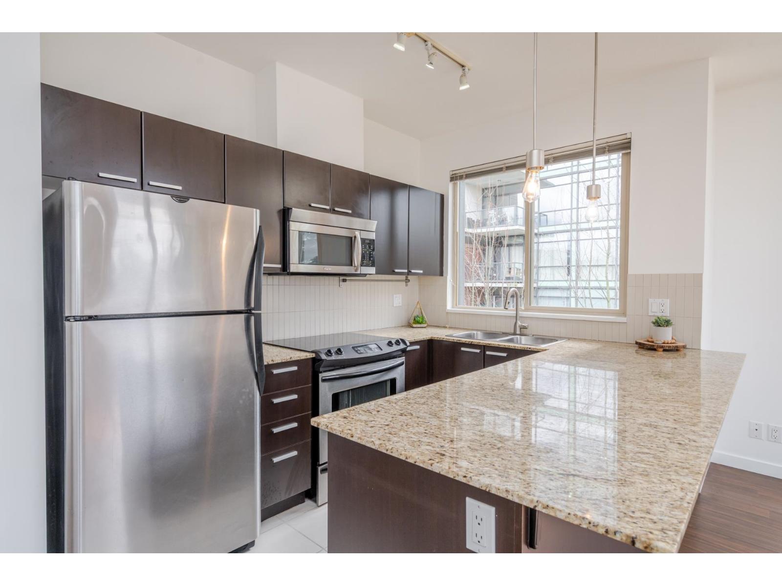 405 10455 University Drive, Surrey, British Columbia  V3T 0A5 - Photo 2 - R3112312