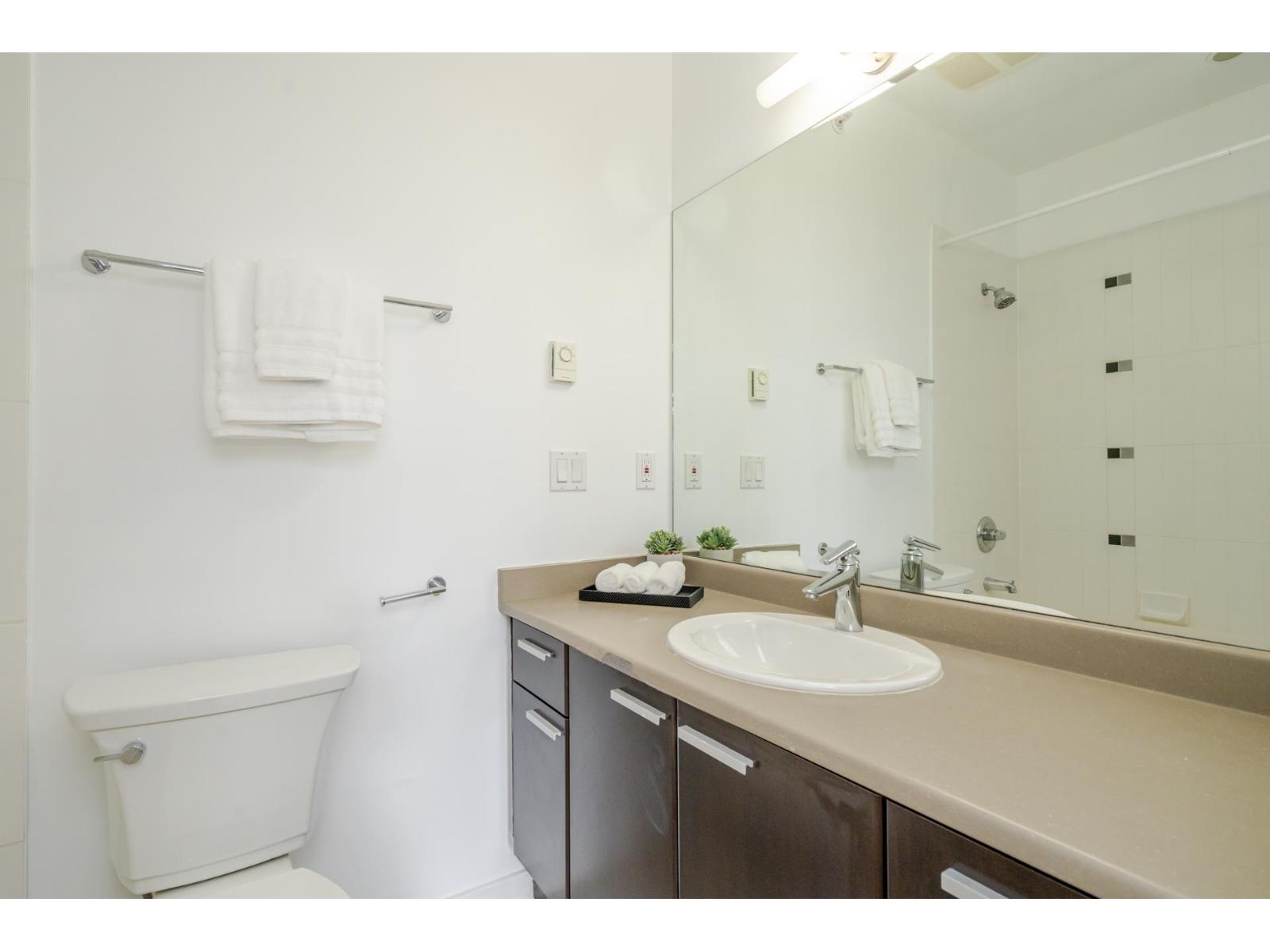 405 10455 University Drive, Surrey, British Columbia  V3T 0A5 - Photo 6 - R3112312