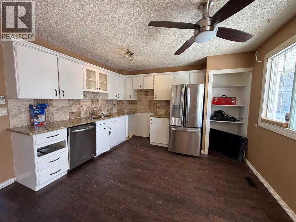 93, 1555 Falconridge Drive, Calgary, Alberta  T3J 1L8 - Photo 3 - A2302602