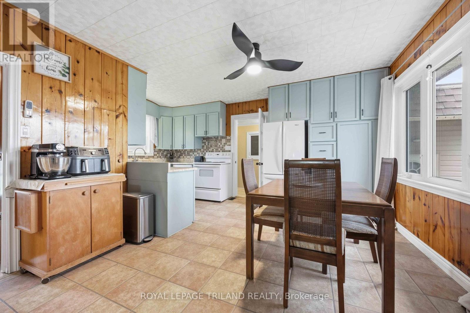 8376 Townsend Line, Lambton Shores, Ontario  N0M 1B0 - Photo 10 - X13008998