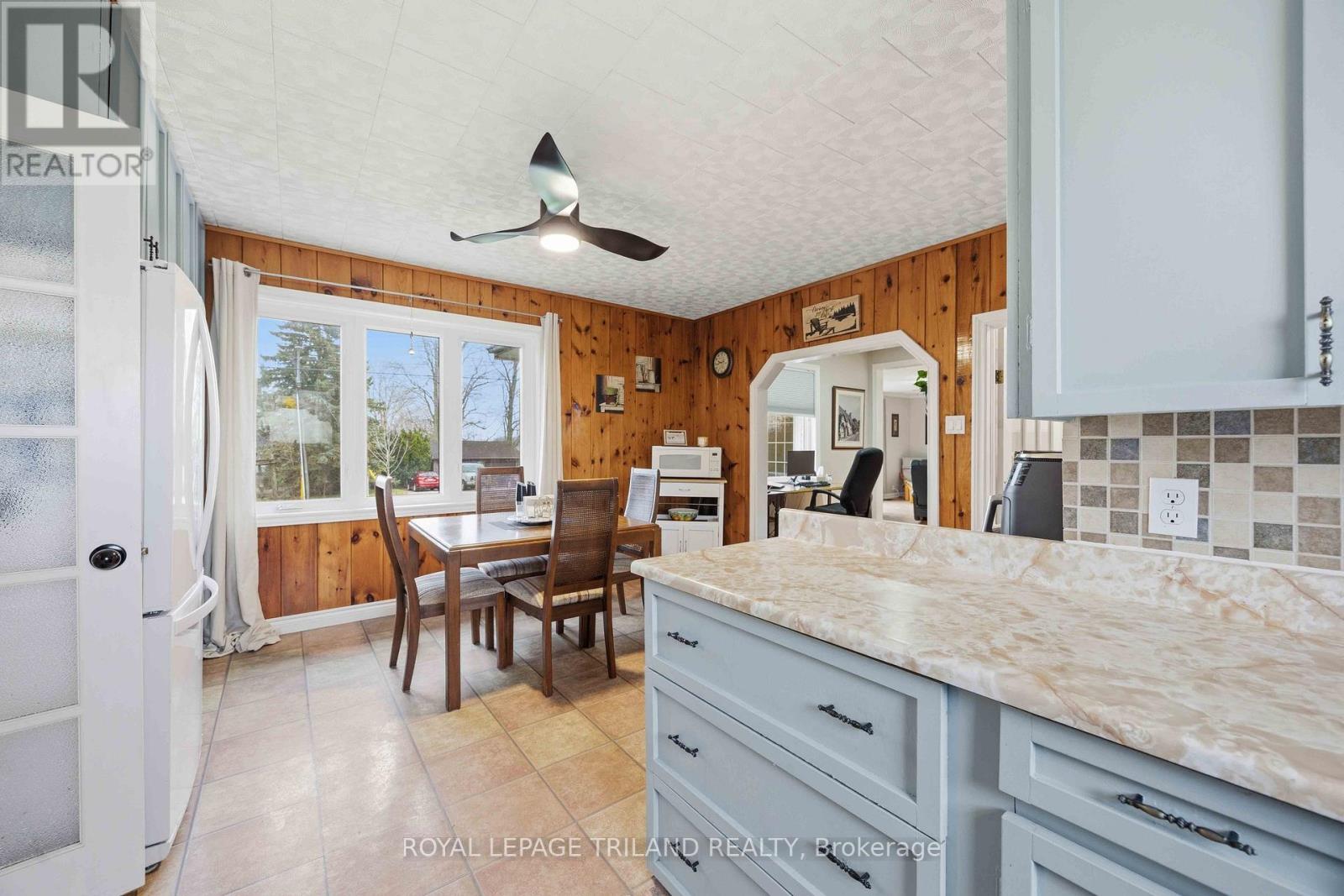 8376 Townsend Line, Lambton Shores, Ontario  N0M 1B0 - Photo 13 - X13008998