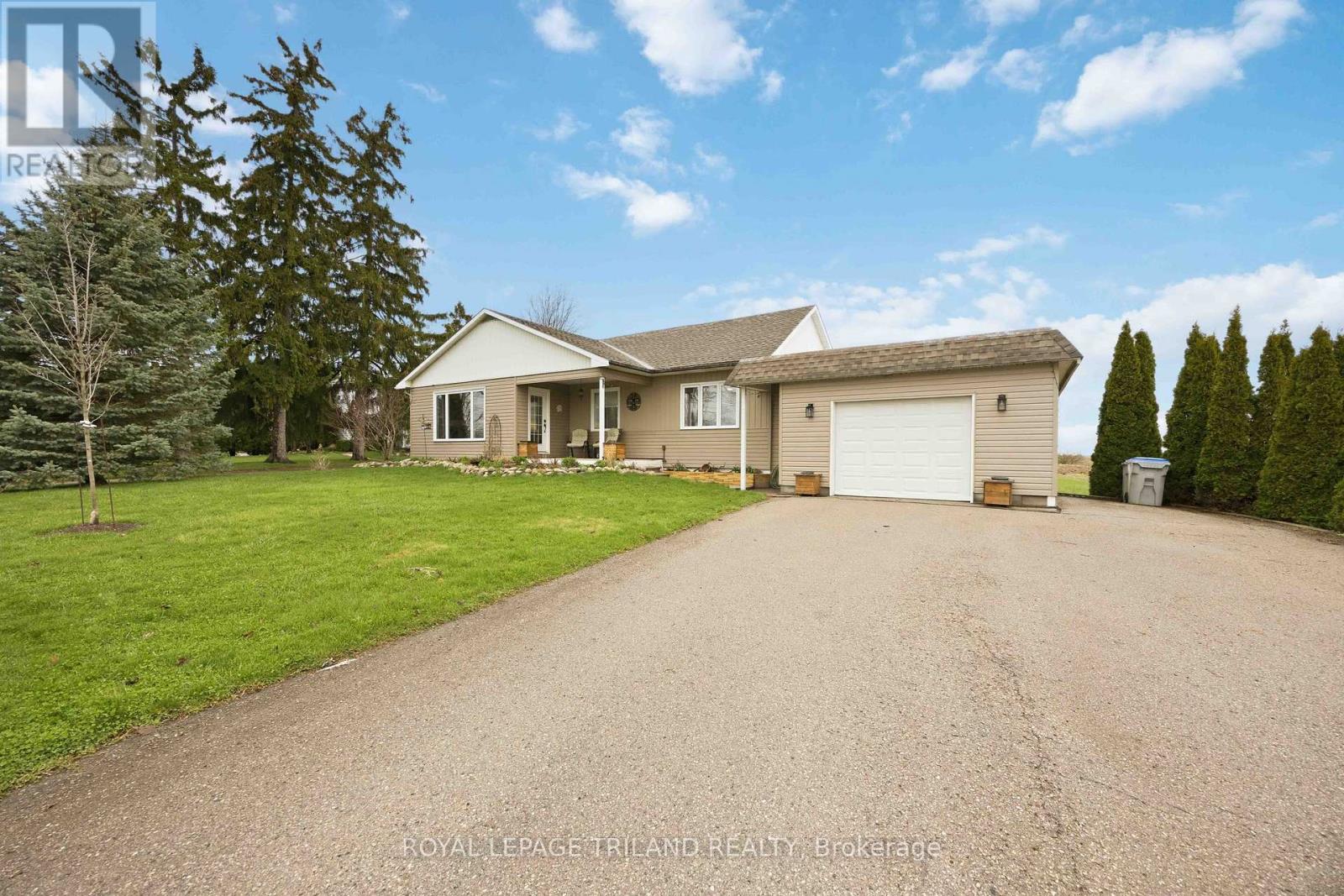 8376 Townsend Line, Lambton Shores, Ontario  N0M 1B0 - Photo 2 - X13008998