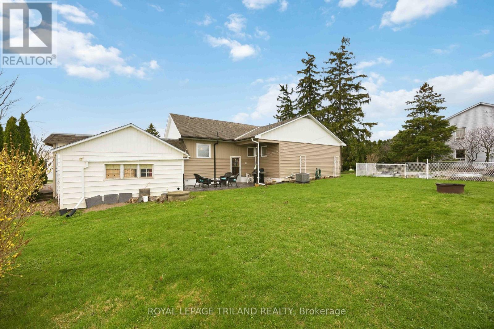 8376 Townsend Line, Lambton Shores, Ontario  N0M 1B0 - Photo 34 - X13008998