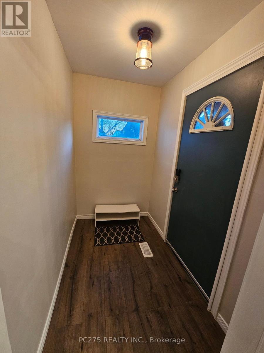 112 Essex Street, Sarnia, Ontario  N7T 4R7 - Photo 5 - X13009134