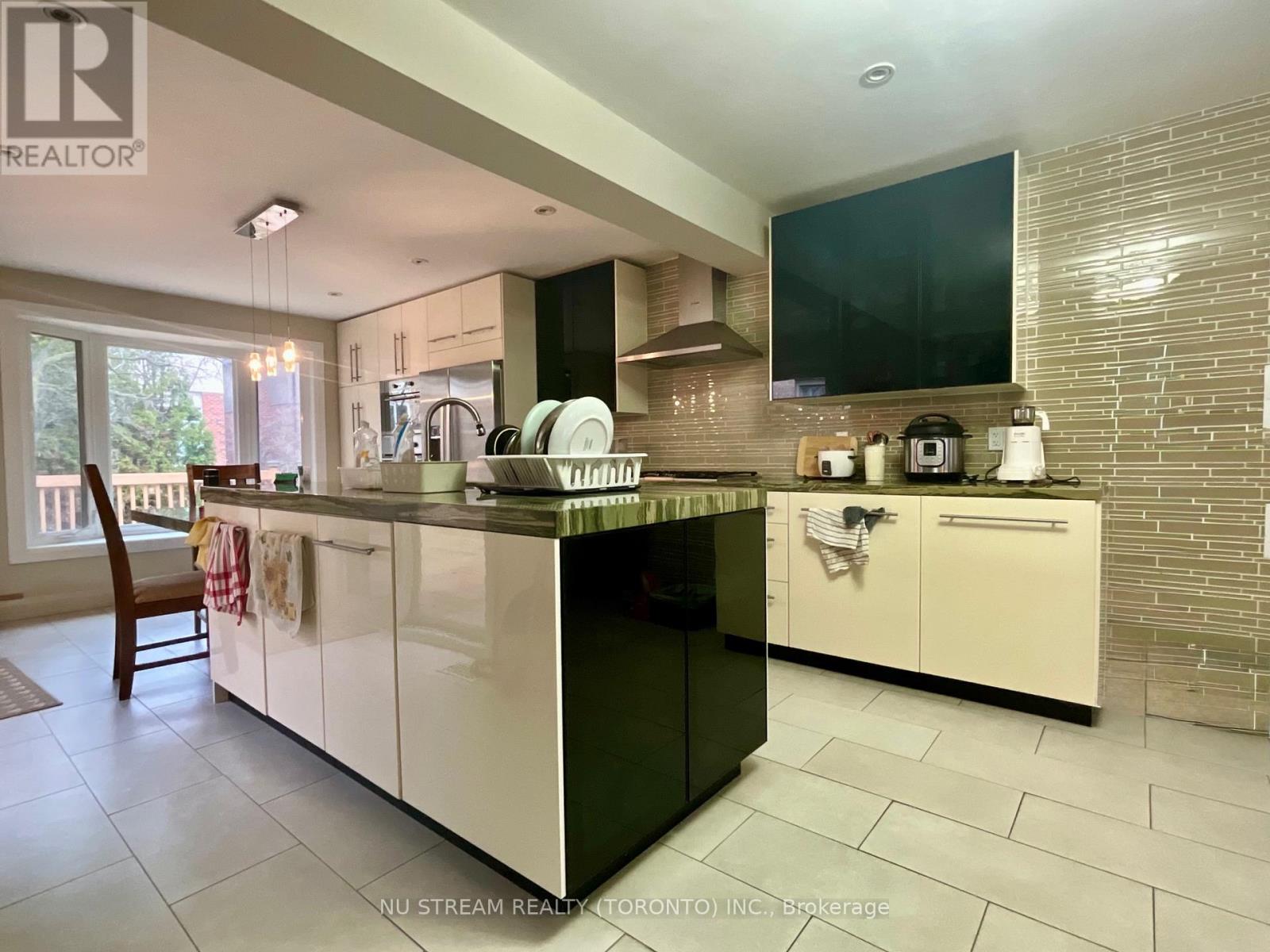 Upper - 260 Fisherville Road, Toronto, Ontario  M2R 3C5 - Photo 5 - C13008934