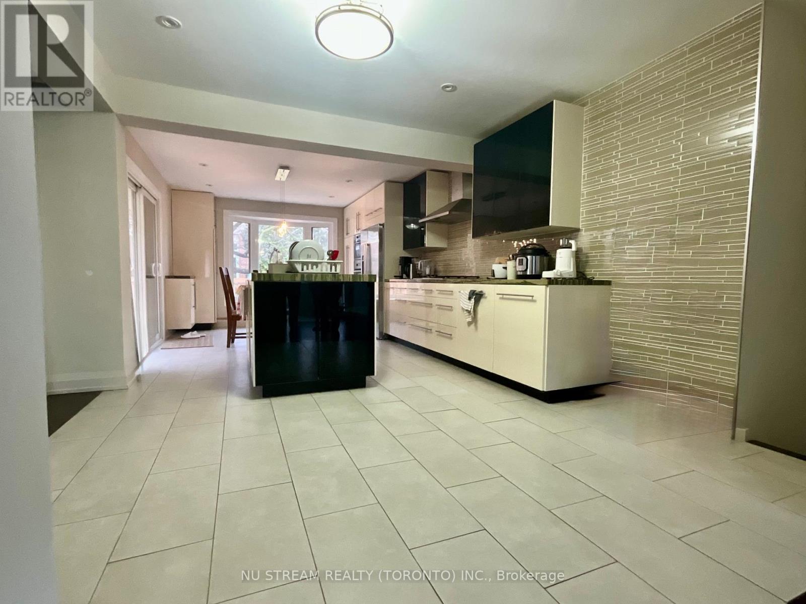 Upper - 260 Fisherville Road, Toronto, Ontario  M2R 3C5 - Photo 6 - C13008934