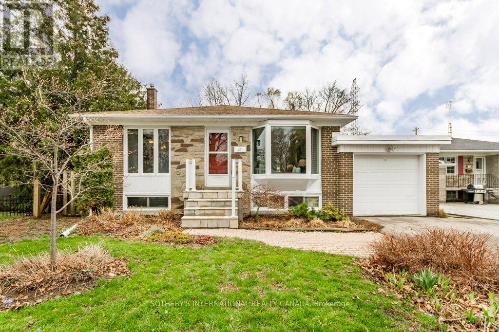 21 SUMMERSIDE CRESCENT, Toronto, Ontario