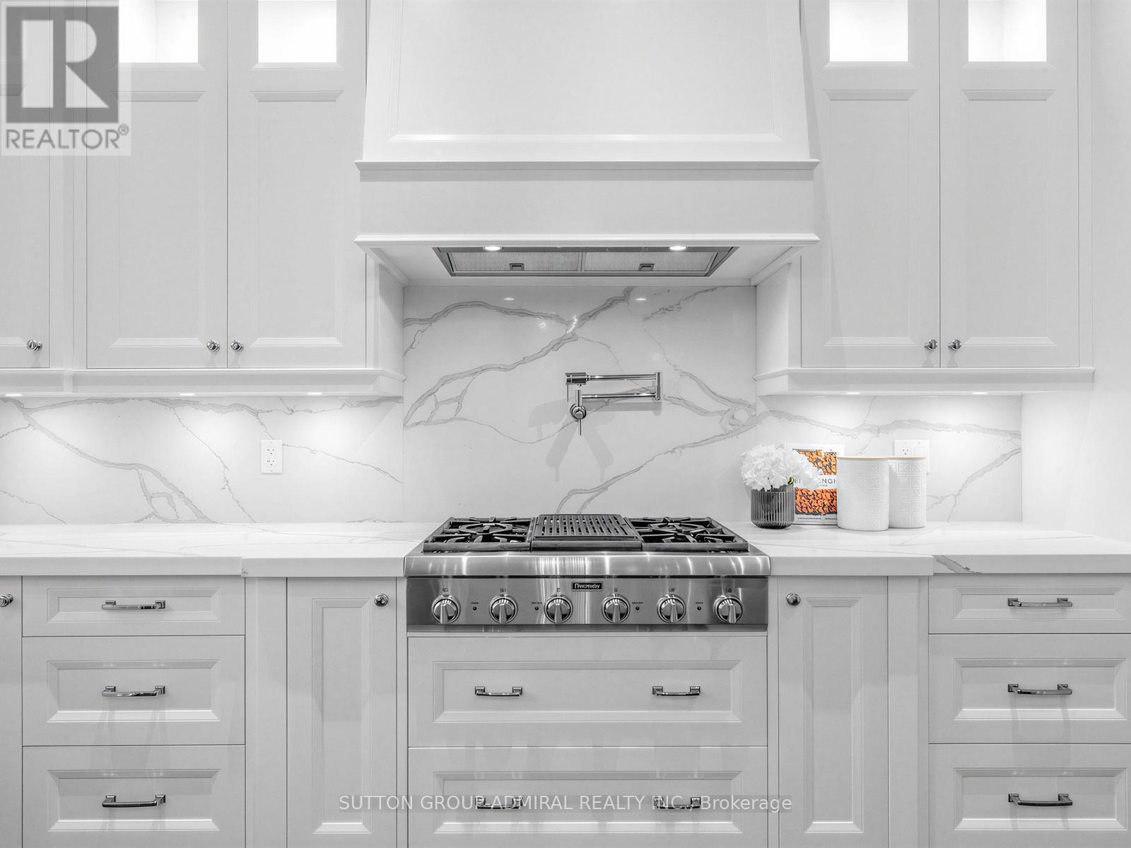 5 Lloydminster Crescent, Toronto, Ontario  M2M 2R9 - Photo 13 - C13009086