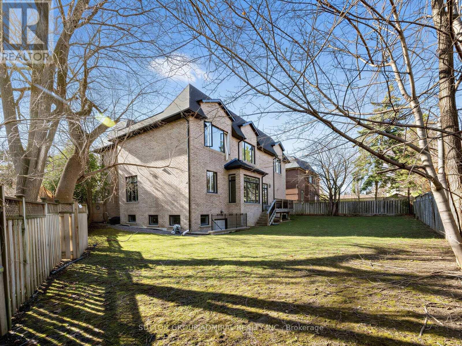 5 Lloydminster Crescent, Toronto, Ontario  M2M 2R9 - Photo 3 - C13009086