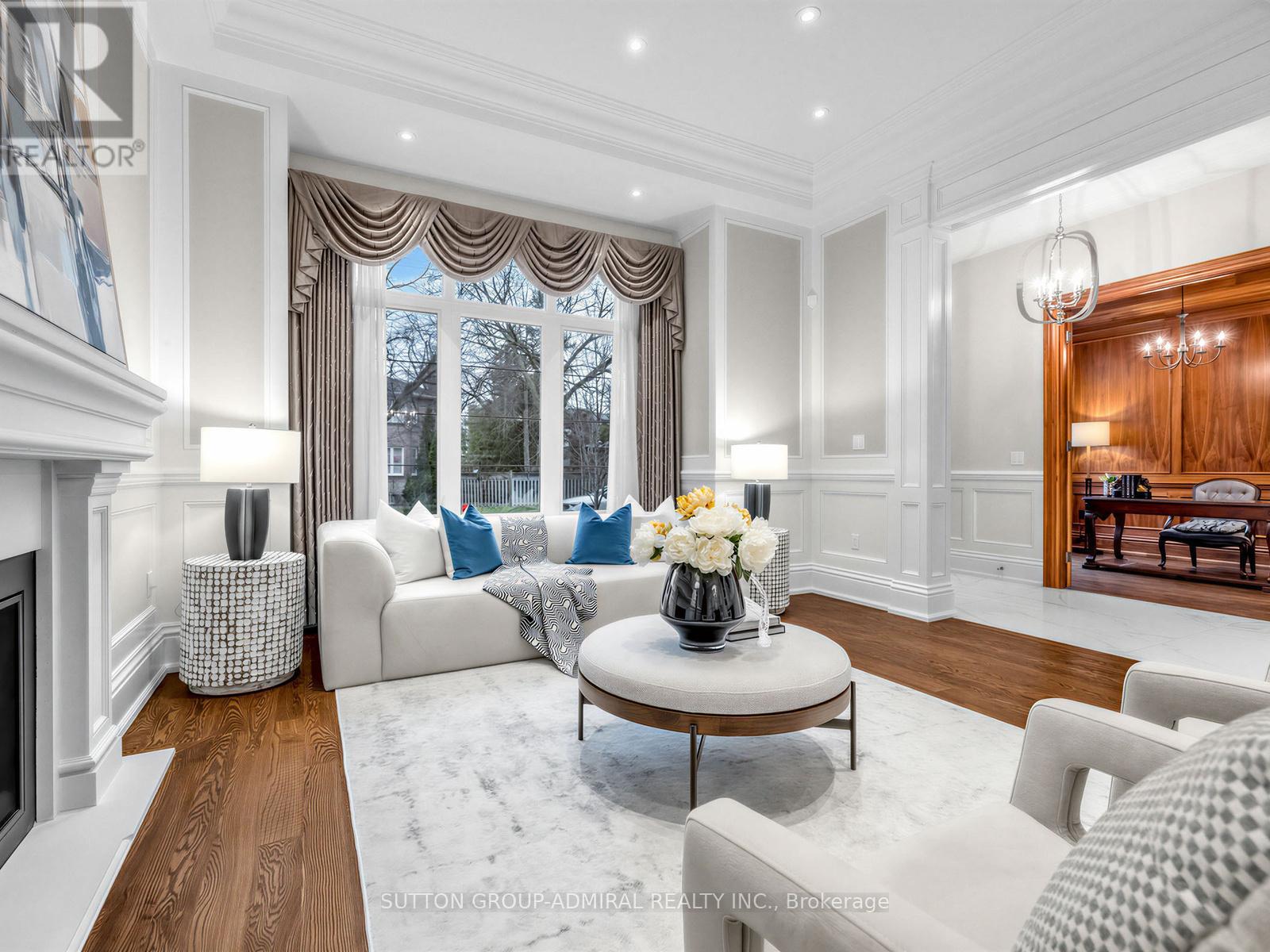 5 Lloydminster Crescent, Toronto, Ontario  M2M 2R9 - Photo 4 - C13009086