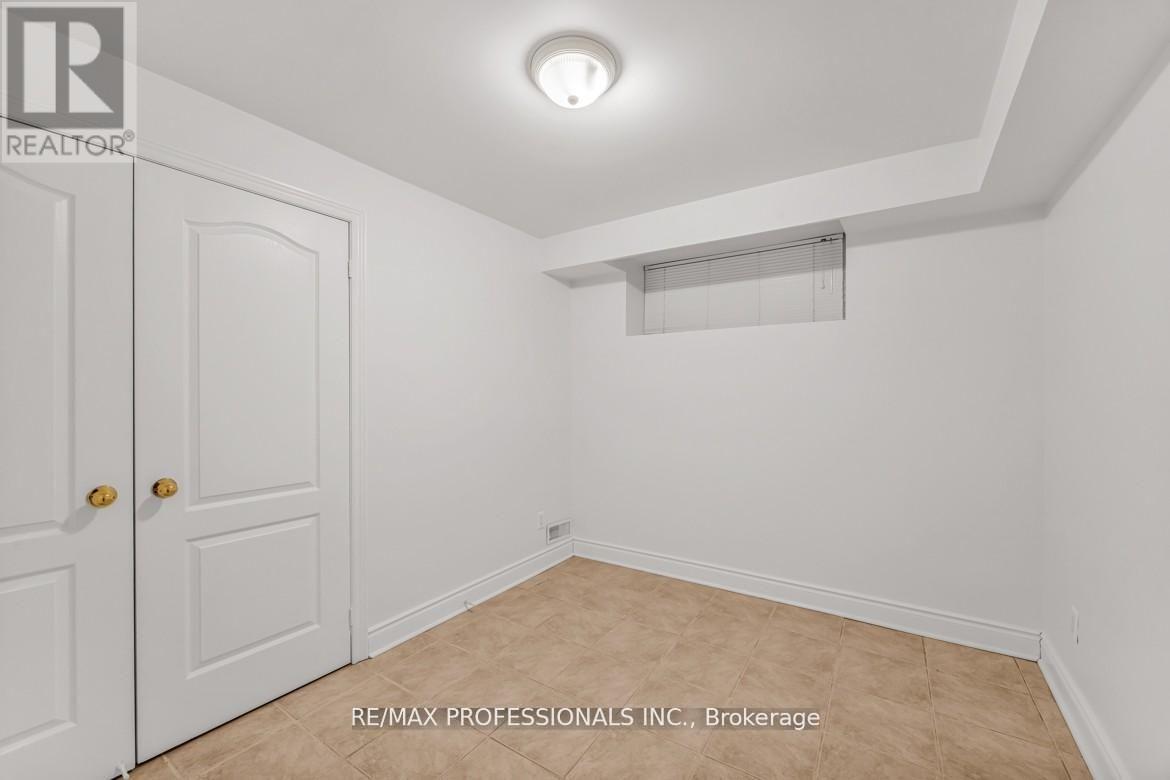 Lower - 213 Major Street, Toronto, Ontario  M5S 2L4 - Photo 10 - C13009156