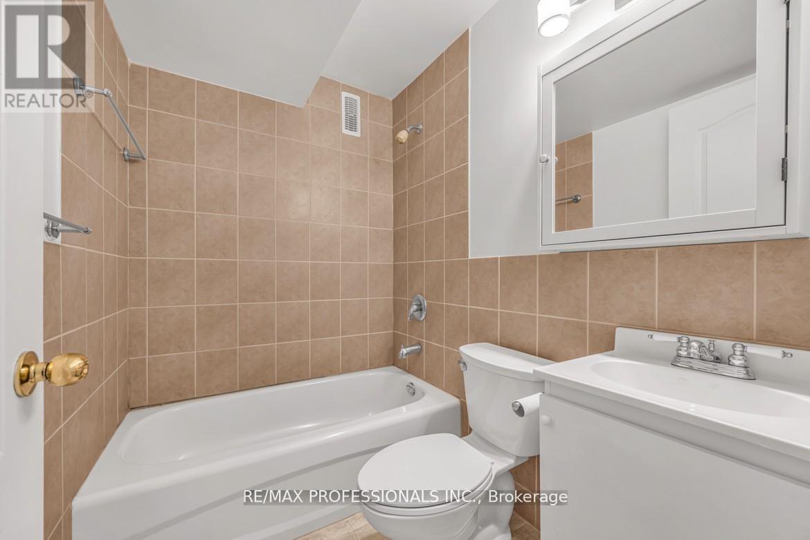 Lower - 213 Major Street, Toronto, Ontario  M5S 2L4 - Photo 6 - C13009156