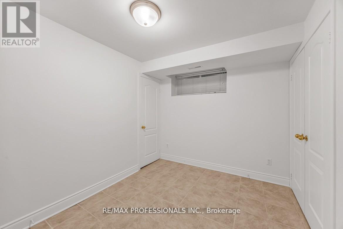 Lower - 213 Major Street, Toronto, Ontario  M5S 2L4 - Photo 8 - C13009156