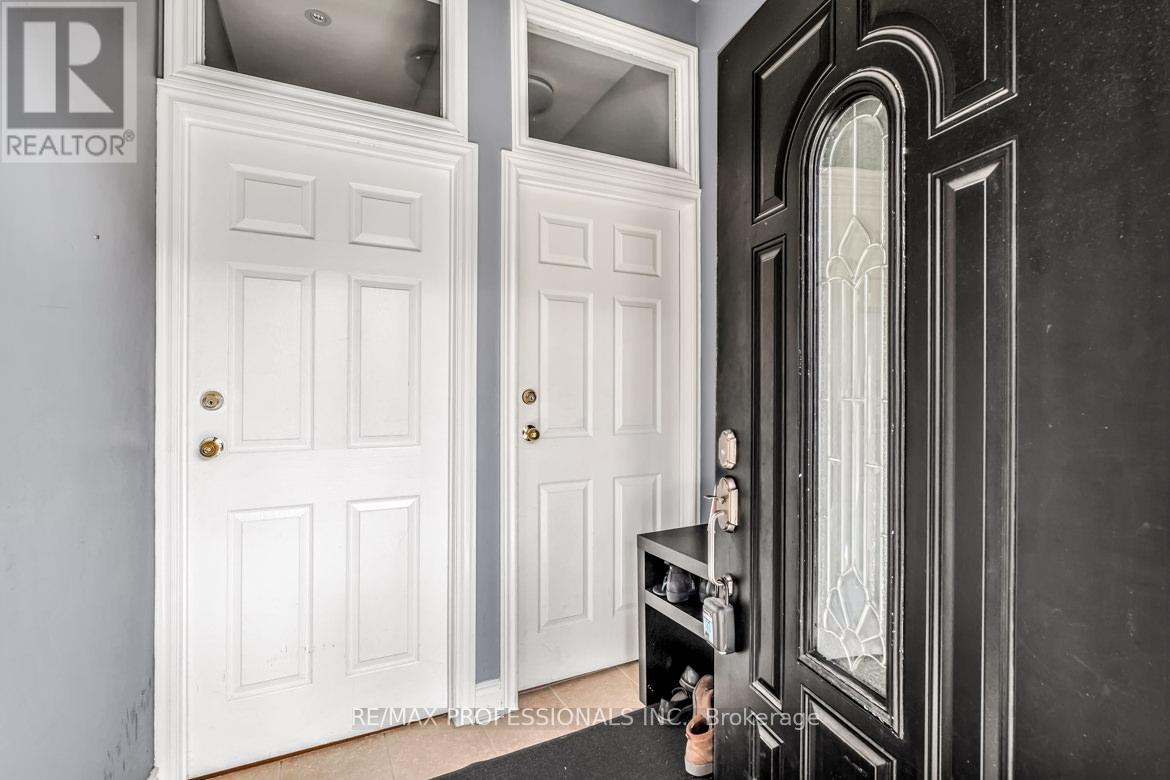 Upper - 213 Major Street, Toronto, Ontario  M5S 2L4 - Photo 3 - C13009172