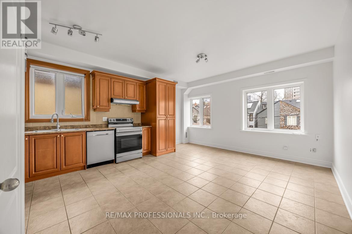 Upper - 213 Major Street, Toronto, Ontario  M5S 2L4 - Photo 4 - C13009172