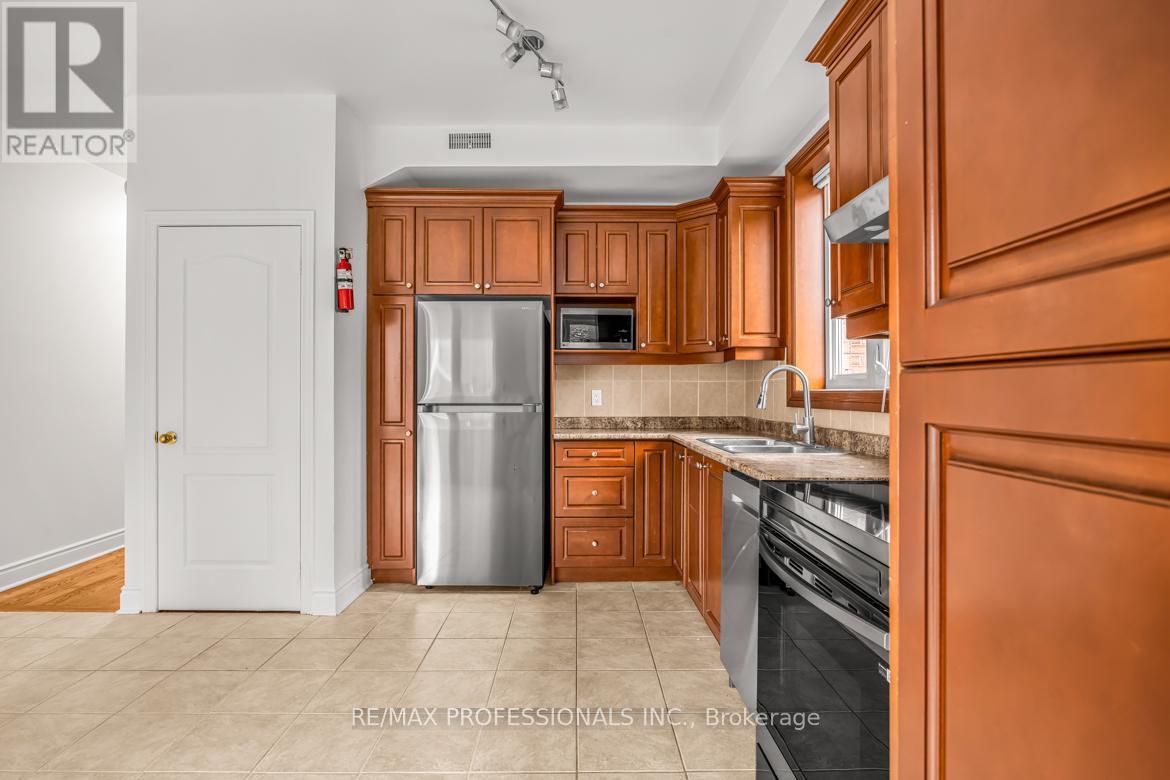 Upper - 213 Major Street, Toronto, Ontario  M5S 2L4 - Photo 7 - C13009172