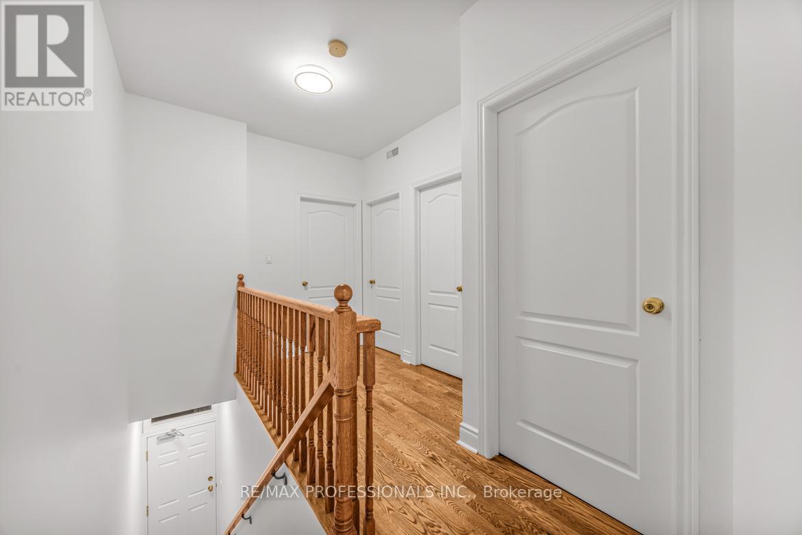 Upper - 213 Major Street, Toronto, Ontario  M5S 2L4 - Photo 9 - C13009172