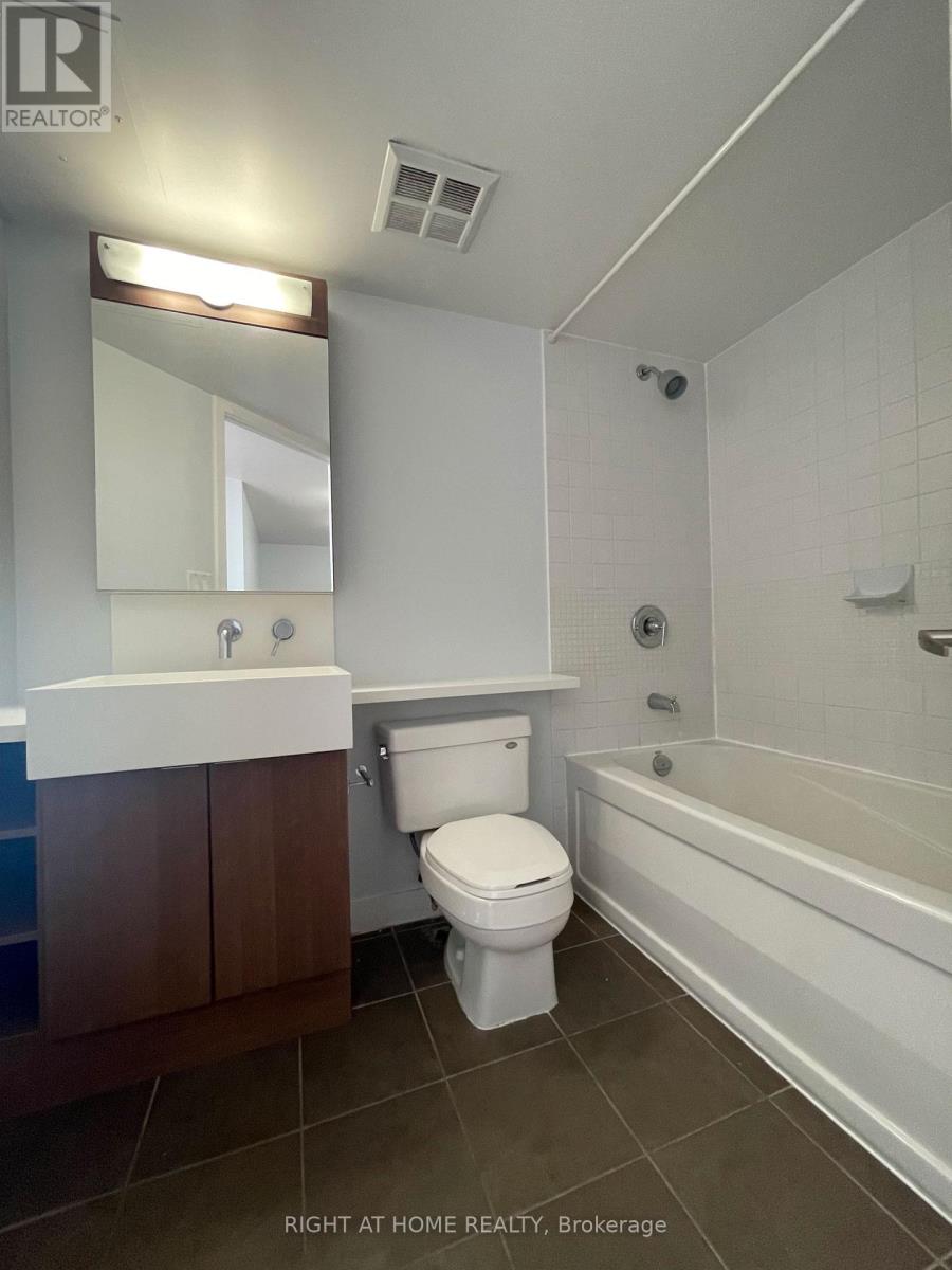 2615 - 11 Brunel Court, Toronto, Ontario  M5V 3Y3 - Photo 18 - C13009194