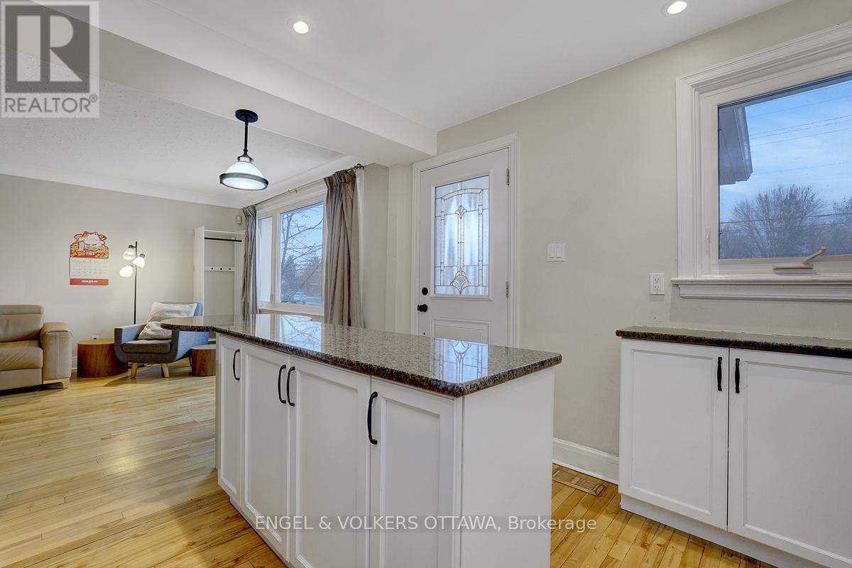 1838 Scott Street, Ottawa, Ontario  K1Y 2N9 - Photo 5 - X13009100