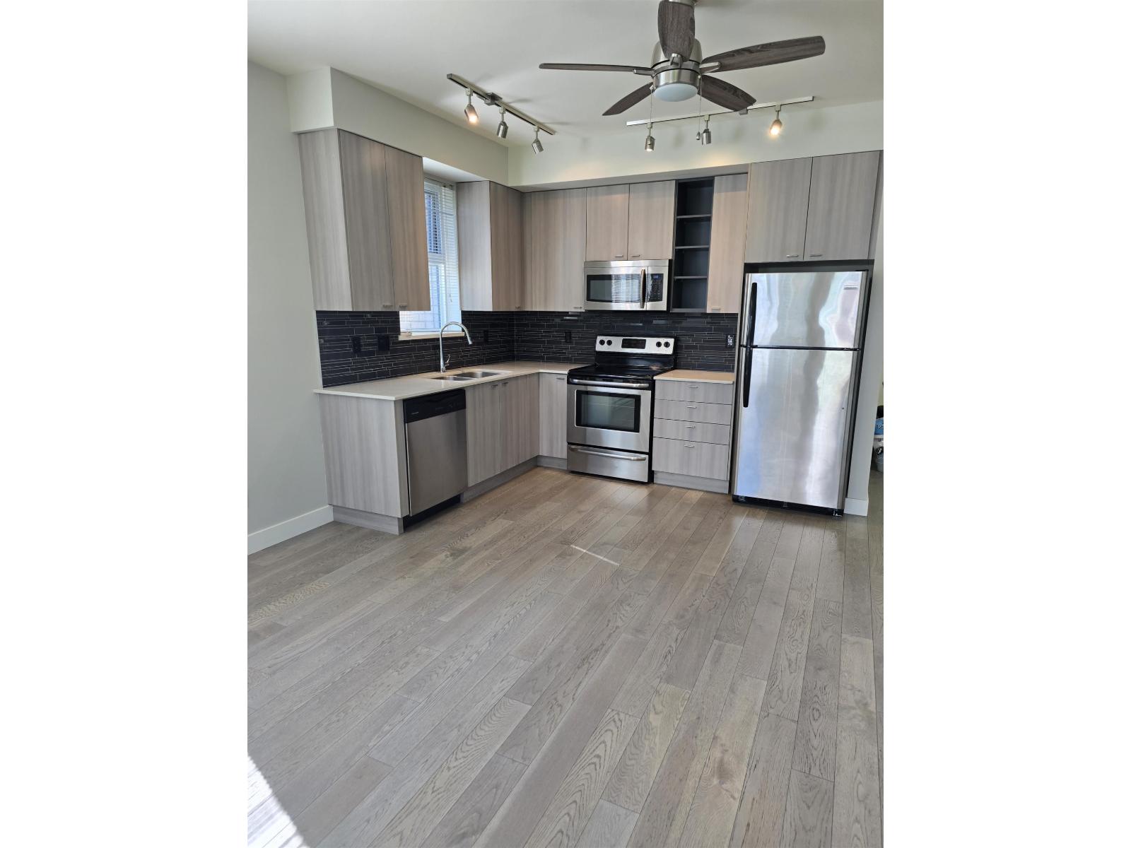 204 3090 Gladwin Road, Abbotsford, British Columbia  V2T 0G2 - Photo 3 - R3112472