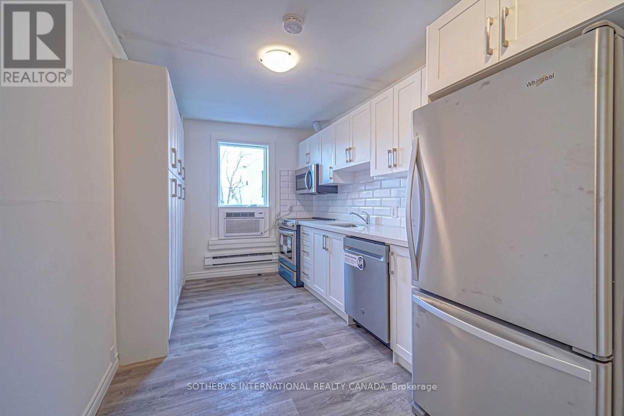 Upper - 843 Danforth Avenue, Toronto, Ontario  M4J 1L2 - Photo 16 - E13009076