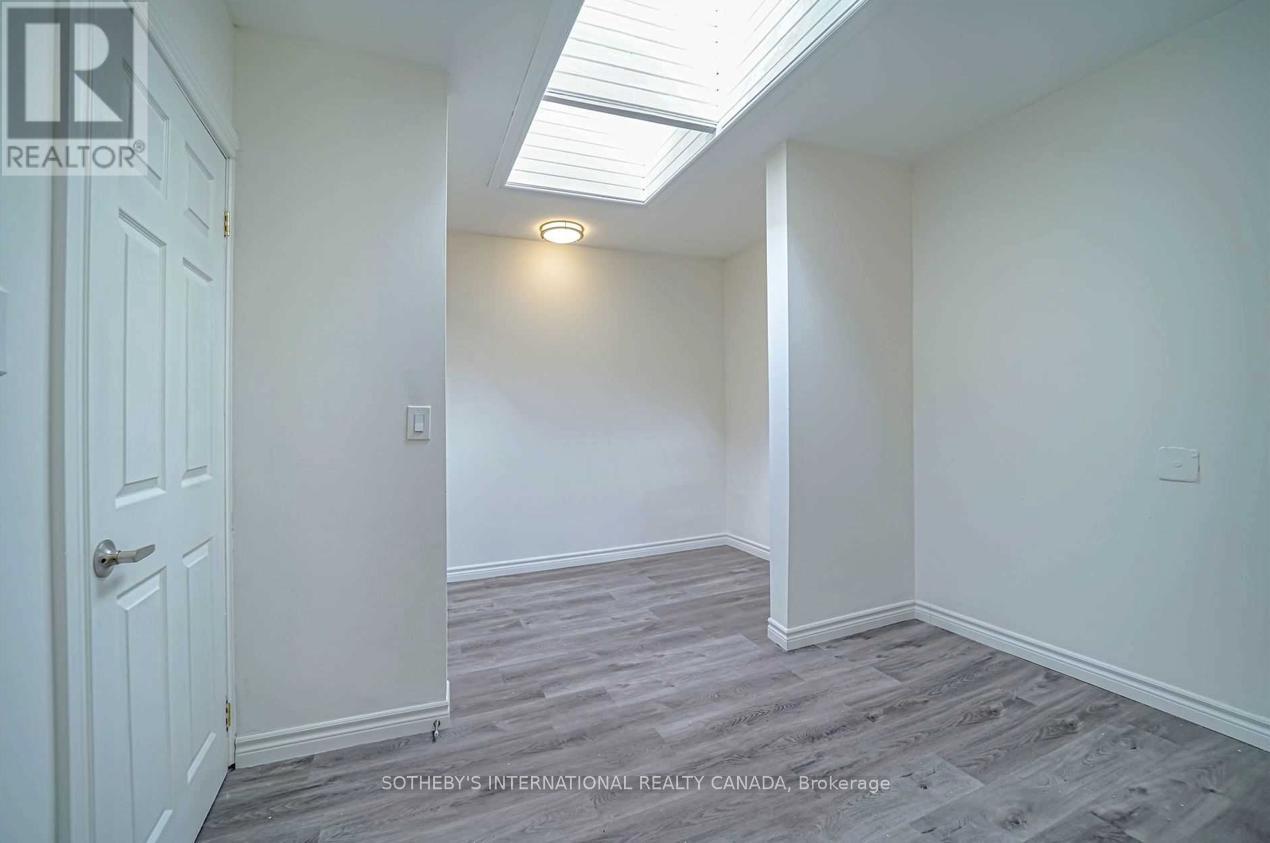 Upper - 843 Danforth Avenue, Toronto, Ontario  M4J 1L2 - Photo 22 - E13009076