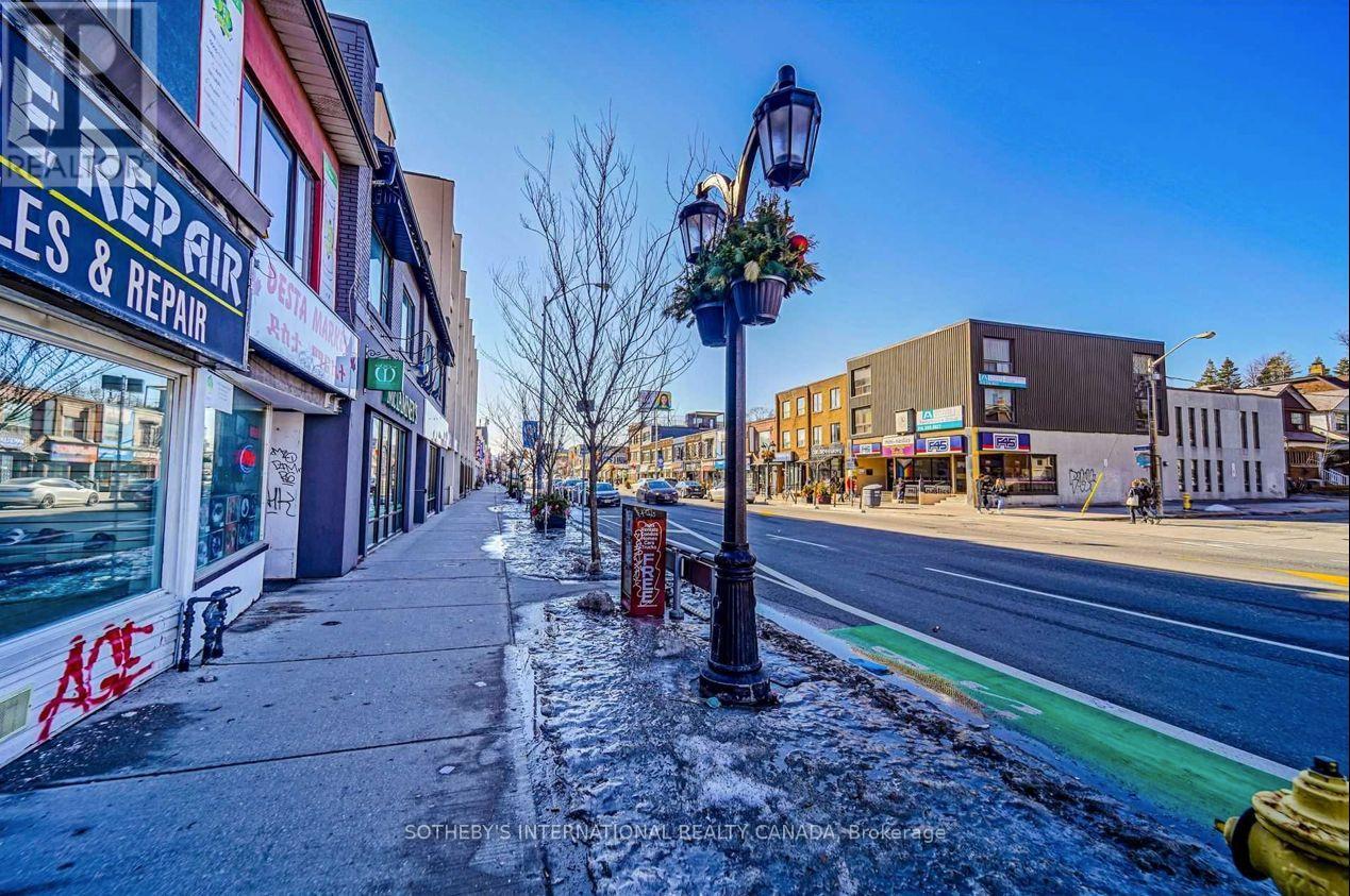 Upper - 843 Danforth Avenue, Toronto, Ontario  M4J 1L2 - Photo 3 - E13009076