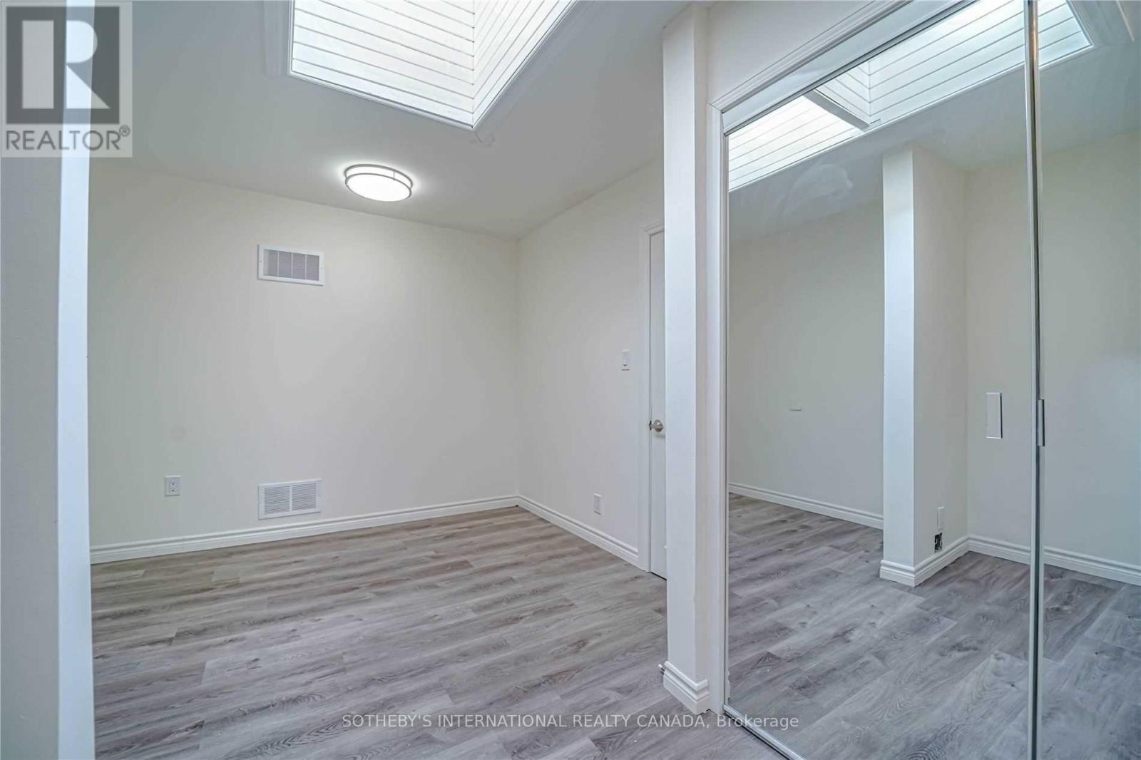 Upper - 843 Danforth Avenue, Toronto, Ontario  M4J 1L2 - Photo 5 - E13009076