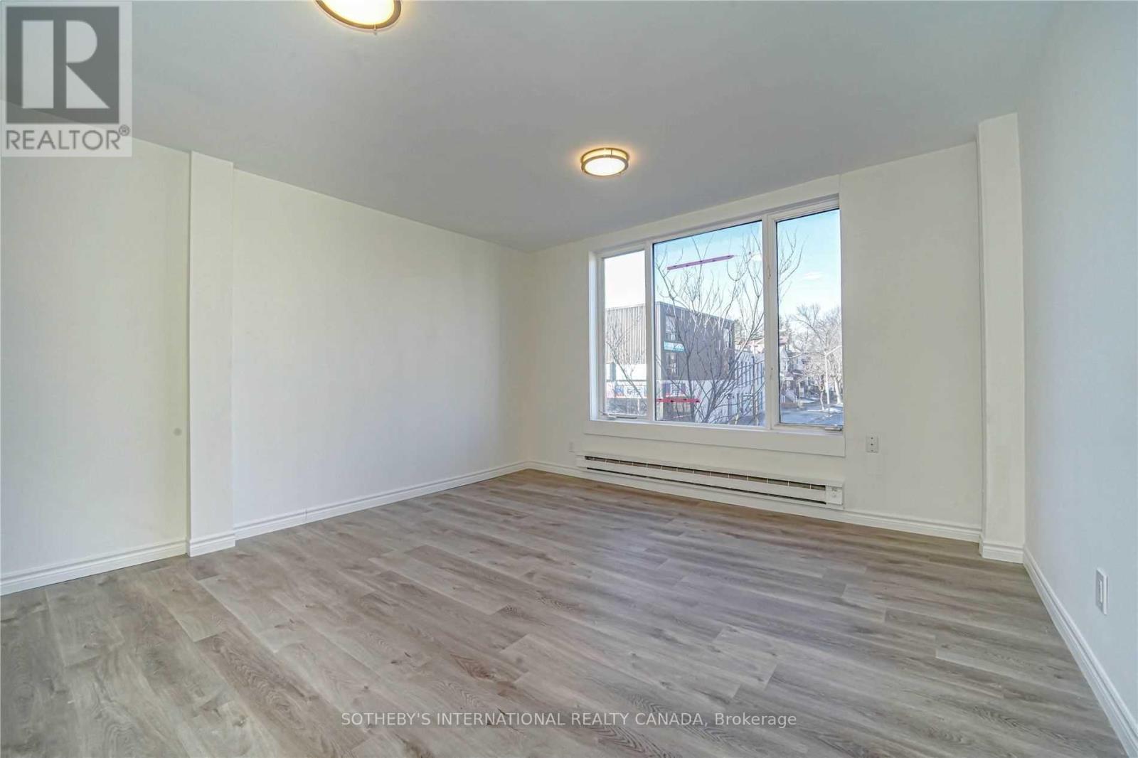 Upper - 843 Danforth Avenue, Toronto, Ontario  M4J 1L2 - Photo 9 - E13009076