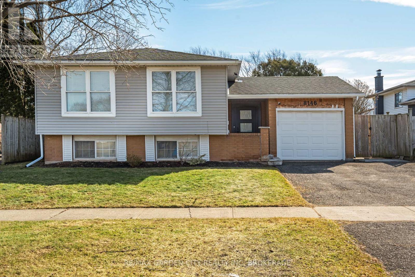 8146 Westwood Street, Niagara Falls, Ontario  L2H 1Y2 - Photo 1 - X13008940