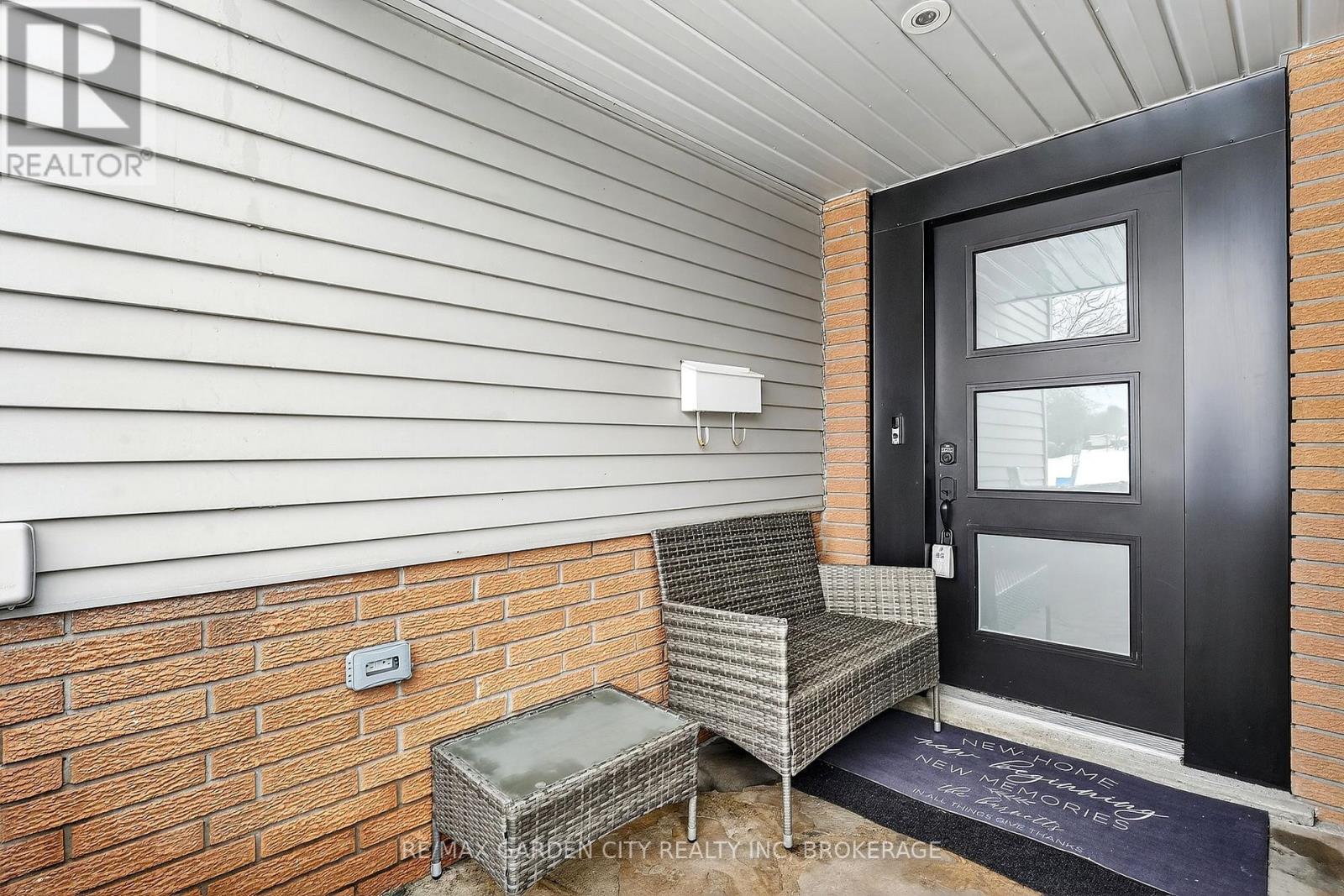 8146 Westwood Street, Niagara Falls, Ontario  L2H 1Y2 - Photo 3 - X13008940