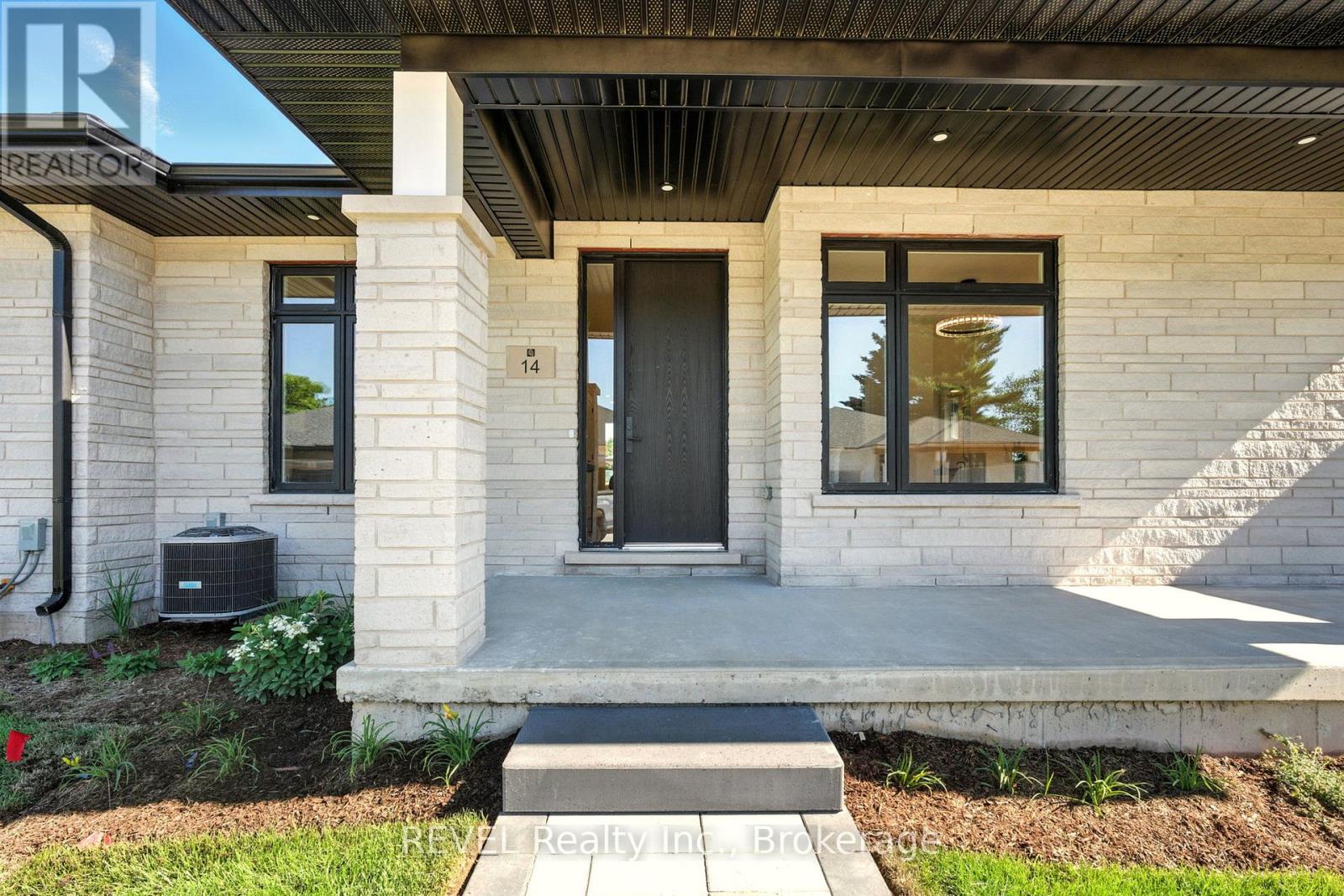 11 Accursi Crescent, Pelham, Ontario  L0S 1E2 - Photo 4 - X13009108