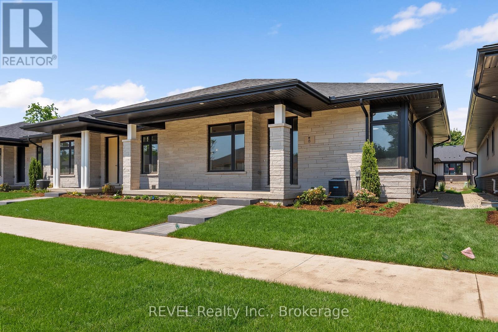 8 Accursi Crescent, Pelham, Ontario  L0S 1E2 - Photo 3 - X13009110