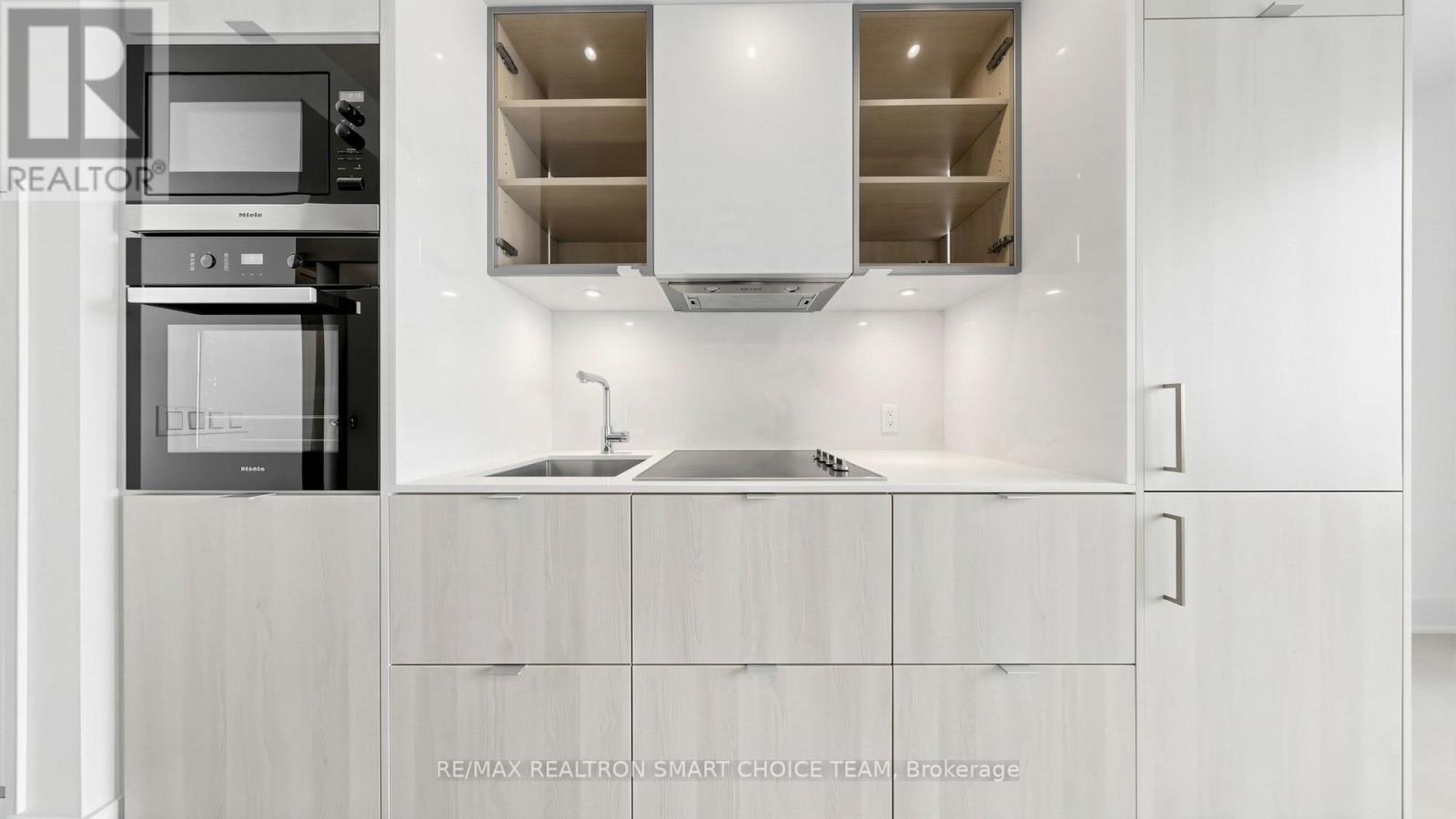 5903 - 11 Yorkville Avenue, Toronto, Ontario  M4W 0B7 - Photo 15 - C13004202