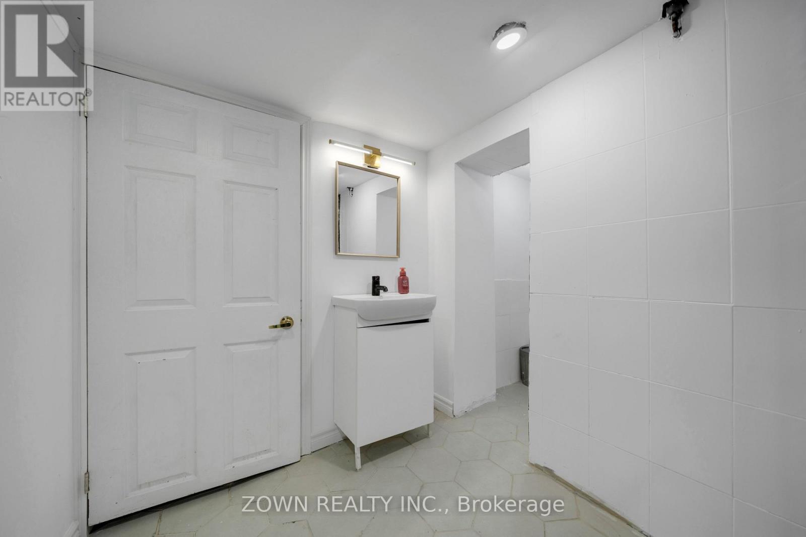 8312 Kipling Avenue, Vaughan, Ontario  L4L 2A8 - Photo 34 - N13009042