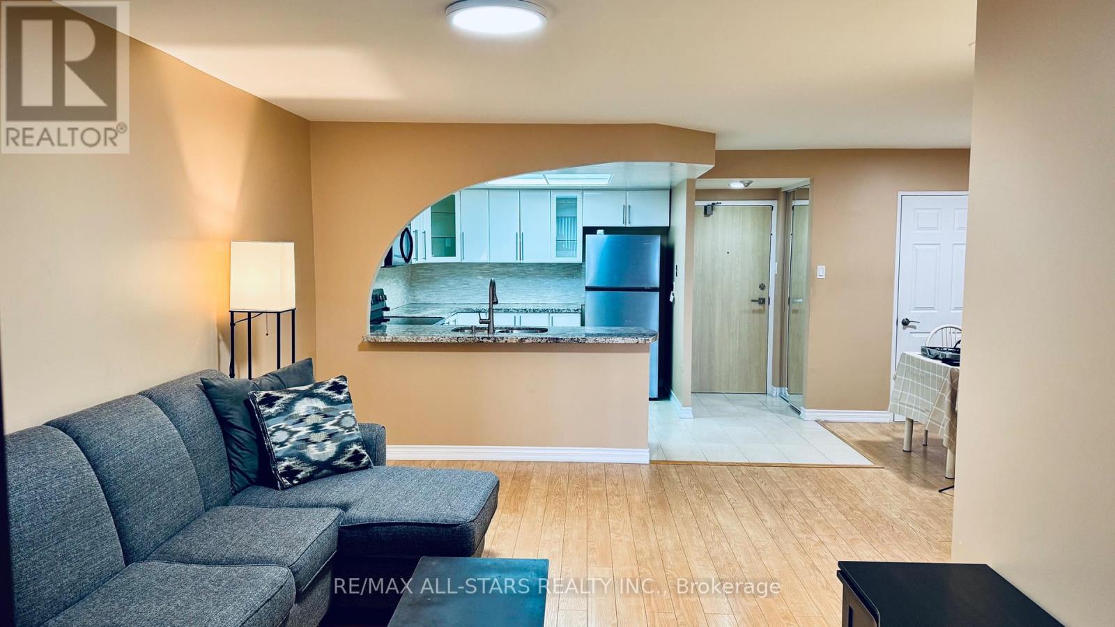 402 - 7601 BATHURST STREET, Vaughan, Ontario