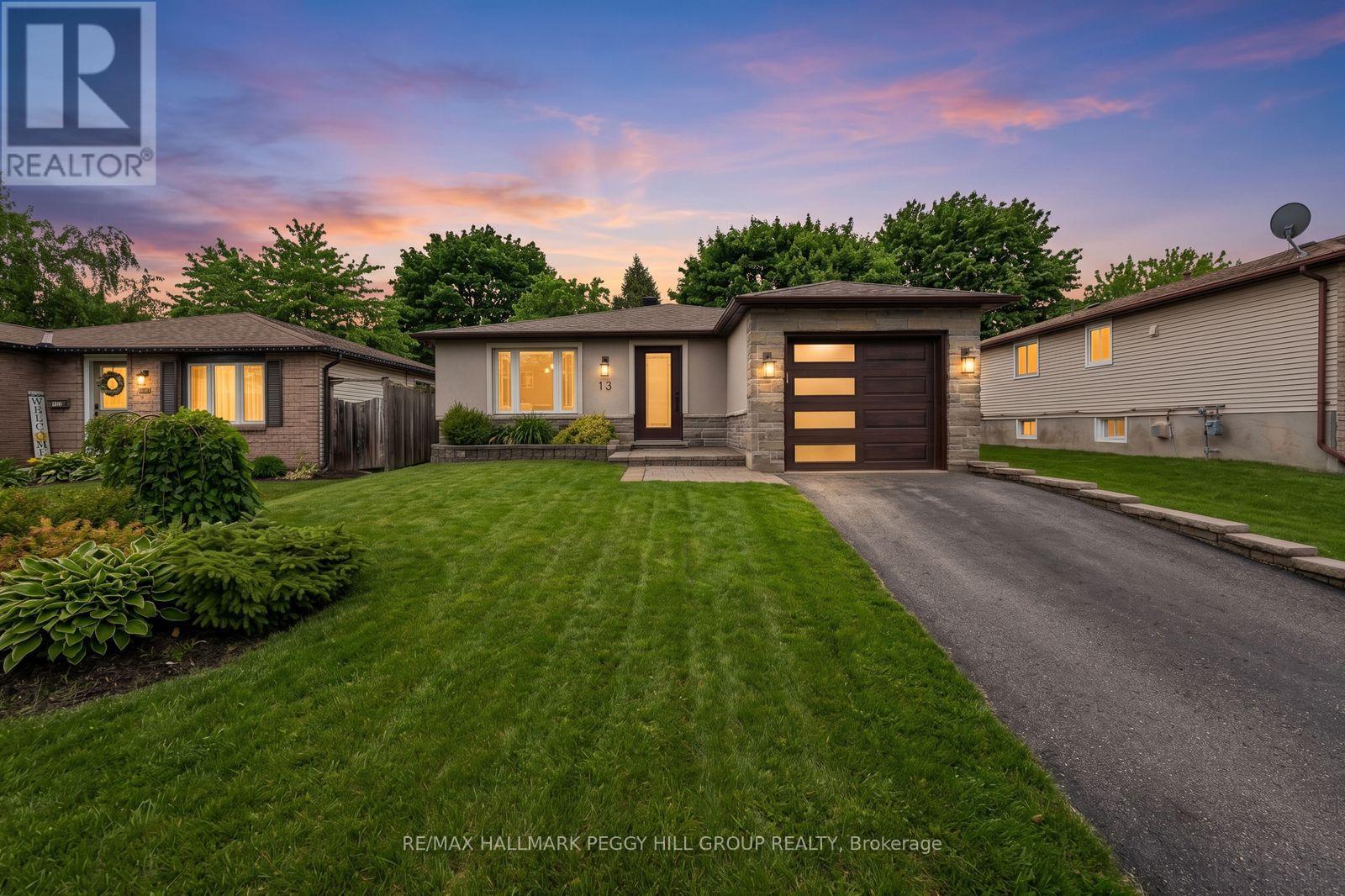 13 COLES STREET, Barrie, Ontario