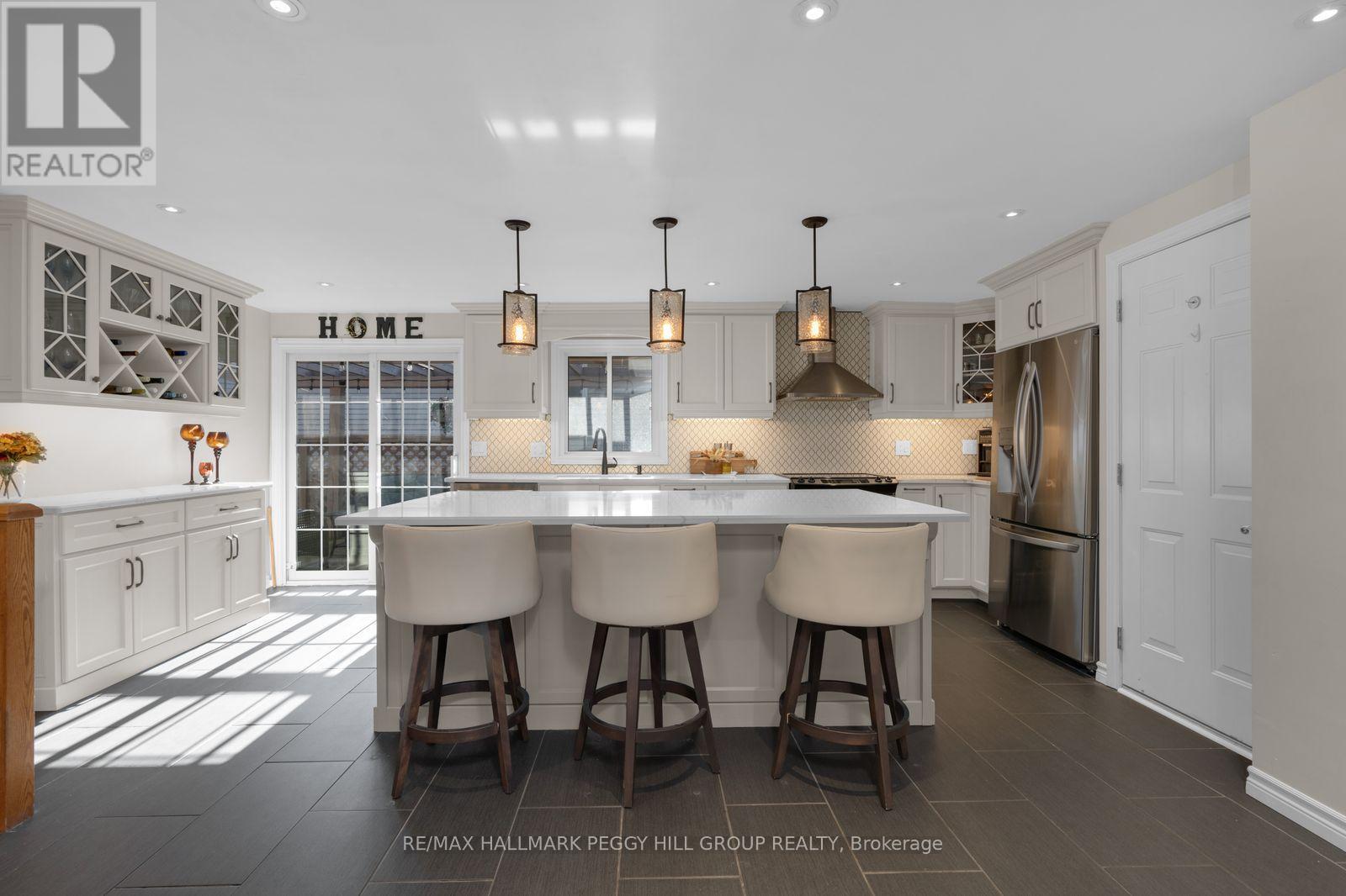 13 Coles Street, Barrie (Sunnidale), Ontario  L4N 5W8 - Photo 2 - S13008954