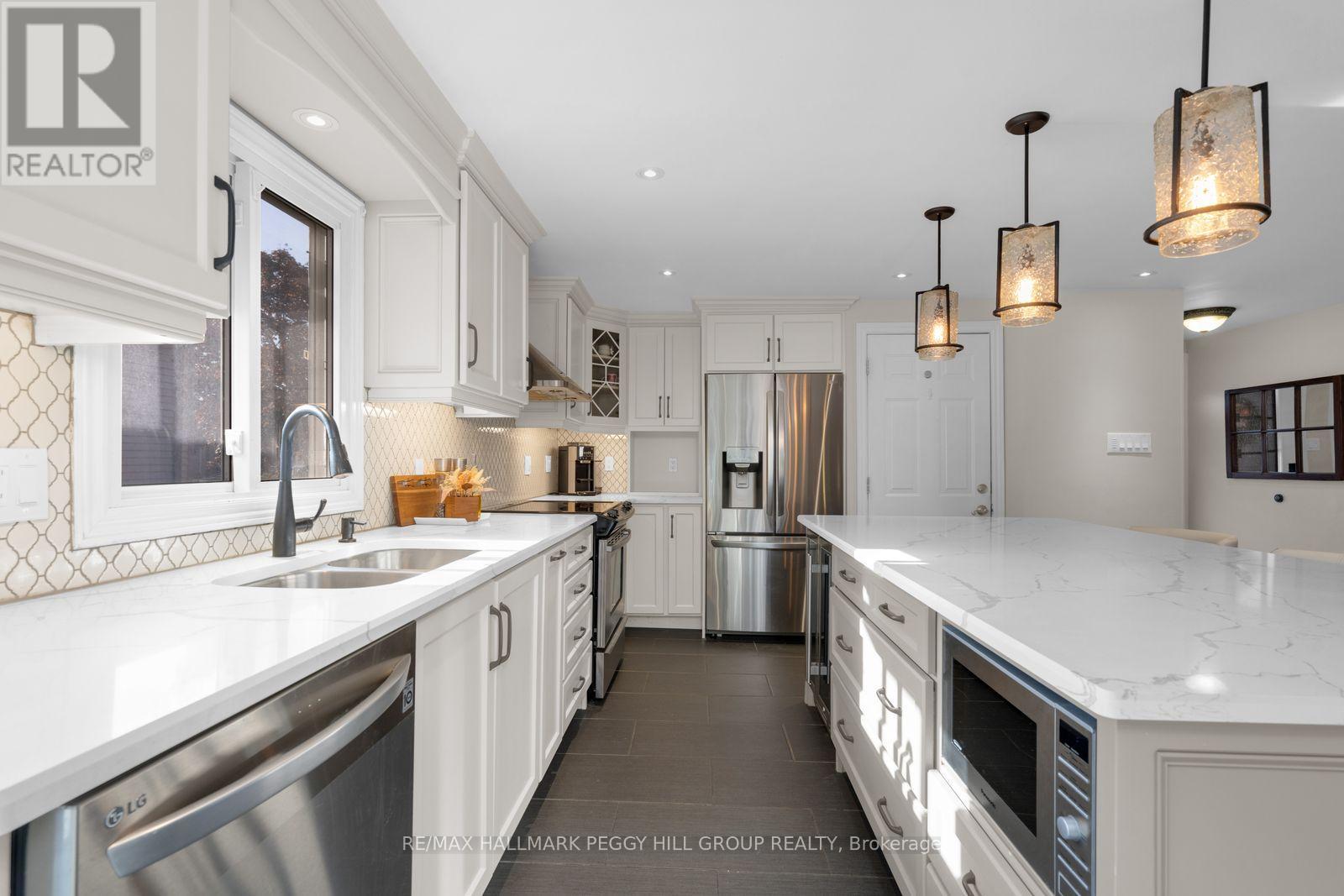 13 Coles Street, Barrie (Sunnidale), Ontario  L4N 5W8 - Photo 3 - S13008954