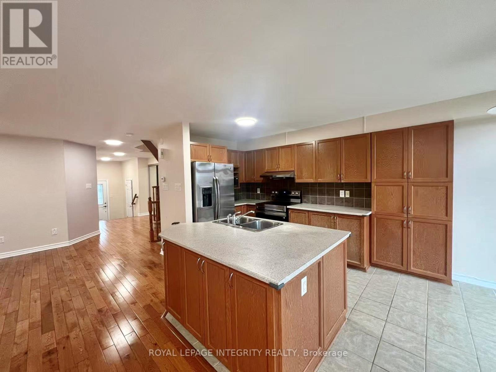 102 Brady Avenue, Ottawa, Ontario  K2K 0B1 - Photo 8 - X13005574