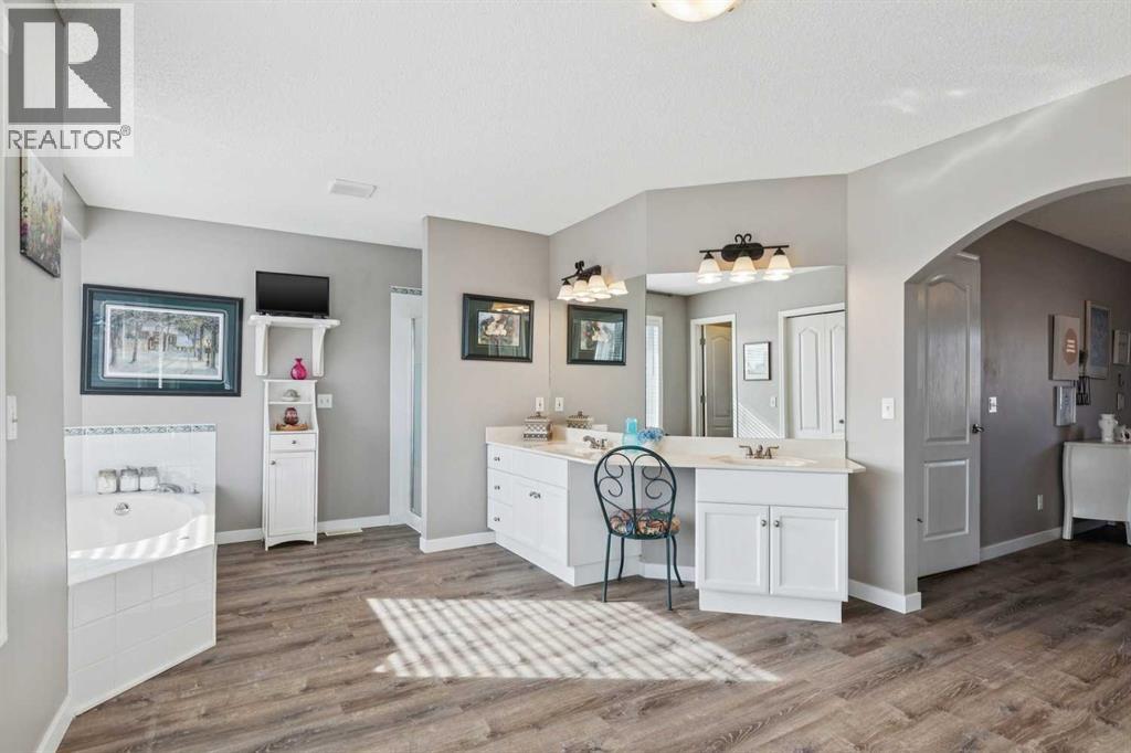 420 Rocky Ridge Bay Nw, Calgary, Alberta  T3G 4H8 - Photo 30 - A2296012