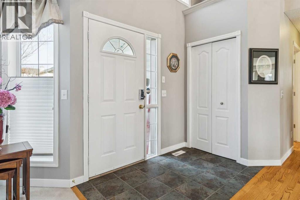 420 Rocky Ridge Bay Nw, Calgary, Alberta  T3G 4H8 - Photo 2 - A2296012