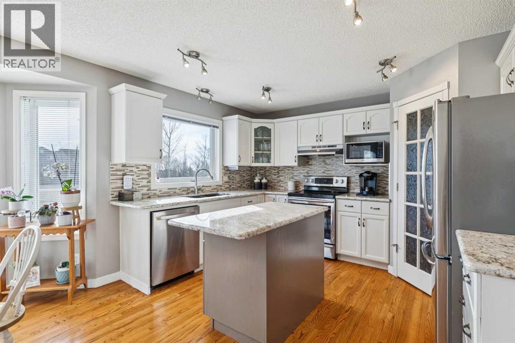 420 Rocky Ridge Bay Nw, Calgary, Alberta  T3G 4H8 - Photo 15 - A2296012