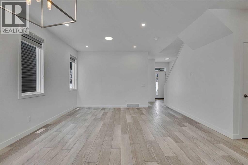 26 Amblehurst Path Nw, Calgary, Alberta  T3P 1W8 - Photo 9 - A2297433