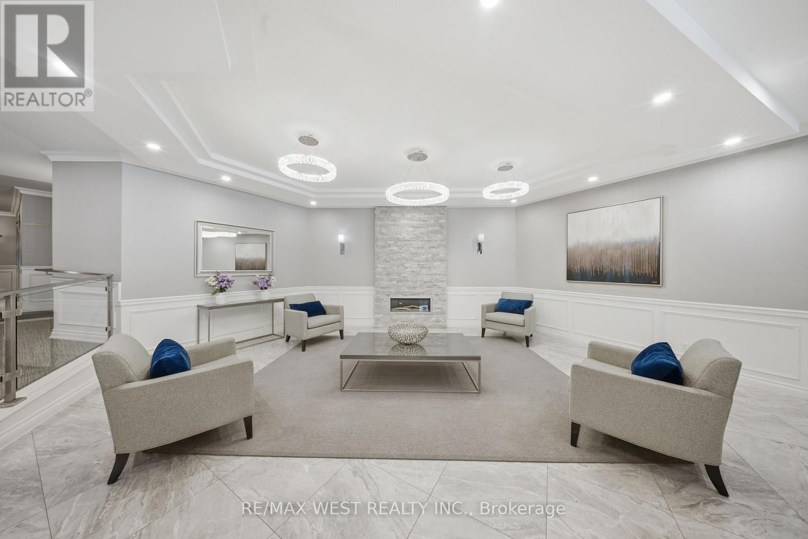 2302 - 1300 Bloor Street, Mississauga, Ontario  L4Y 3Z2 - Photo 2 - W13008962